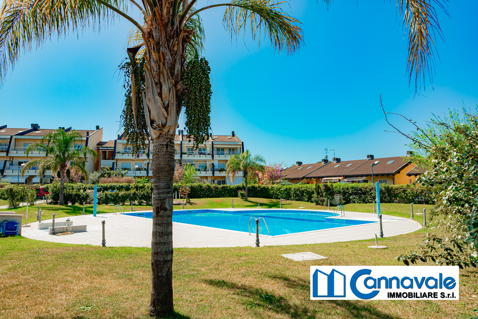 Infernetto: Duplex con giardino e piscina