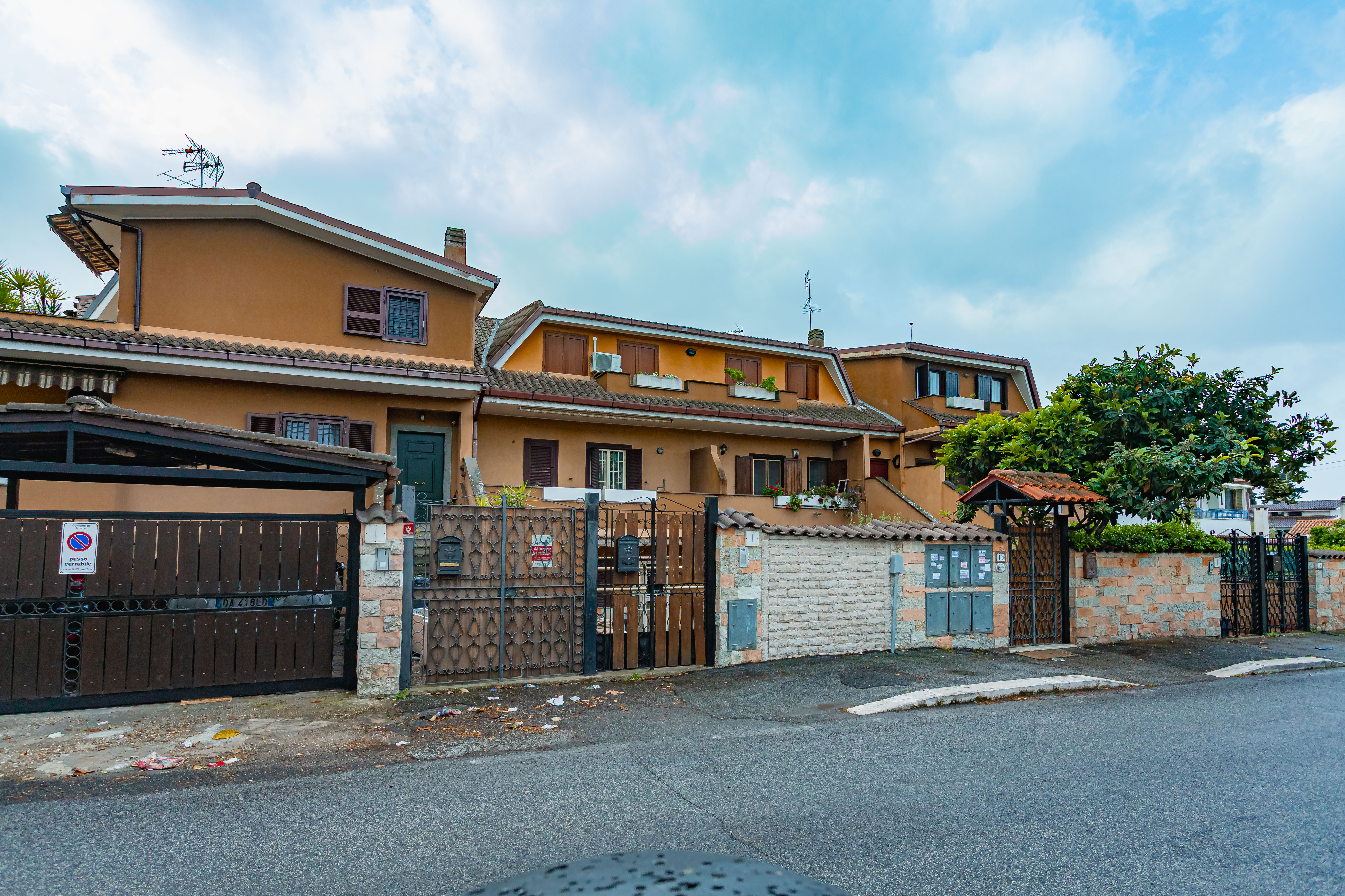 Villa a schiera via Alberico Crescitelli , Roma