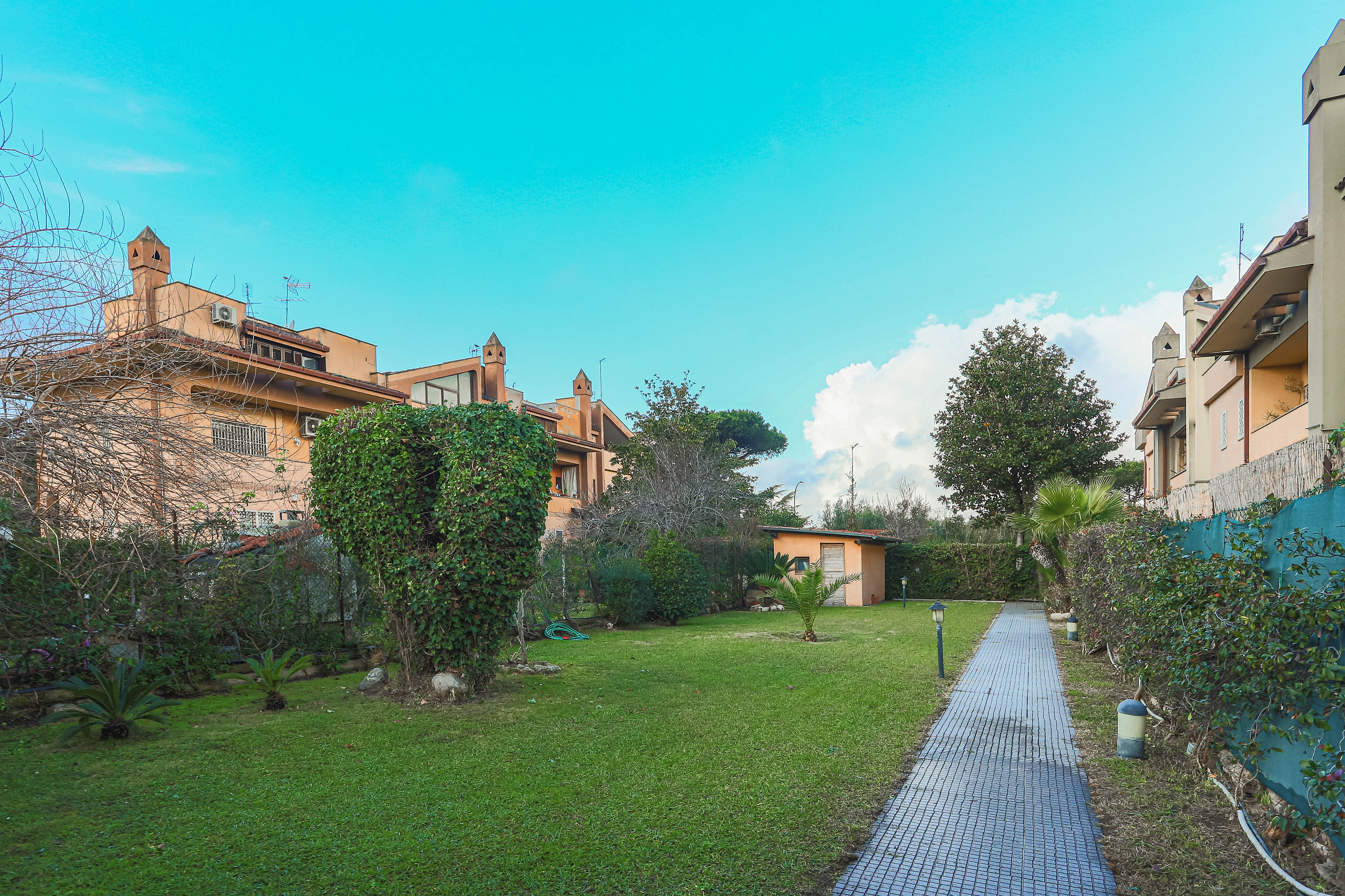 Axa - Villino con ampio giardino e Dependance indipendente