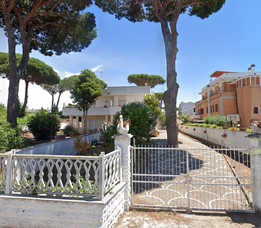 Anzio: Villa con 1250mq di Parco e 5 Camere