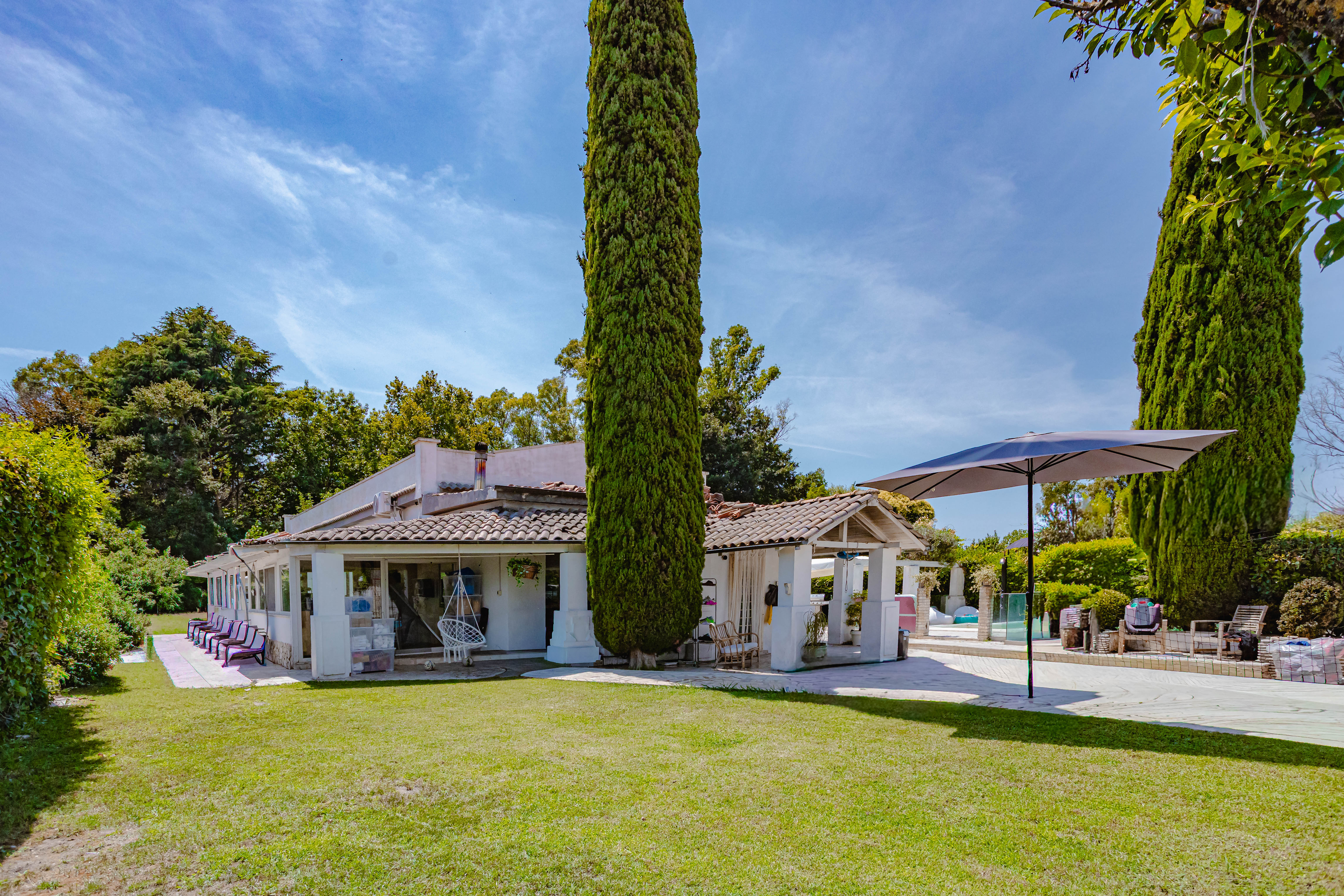 Villa Unico Livello con Piscina e Dependance