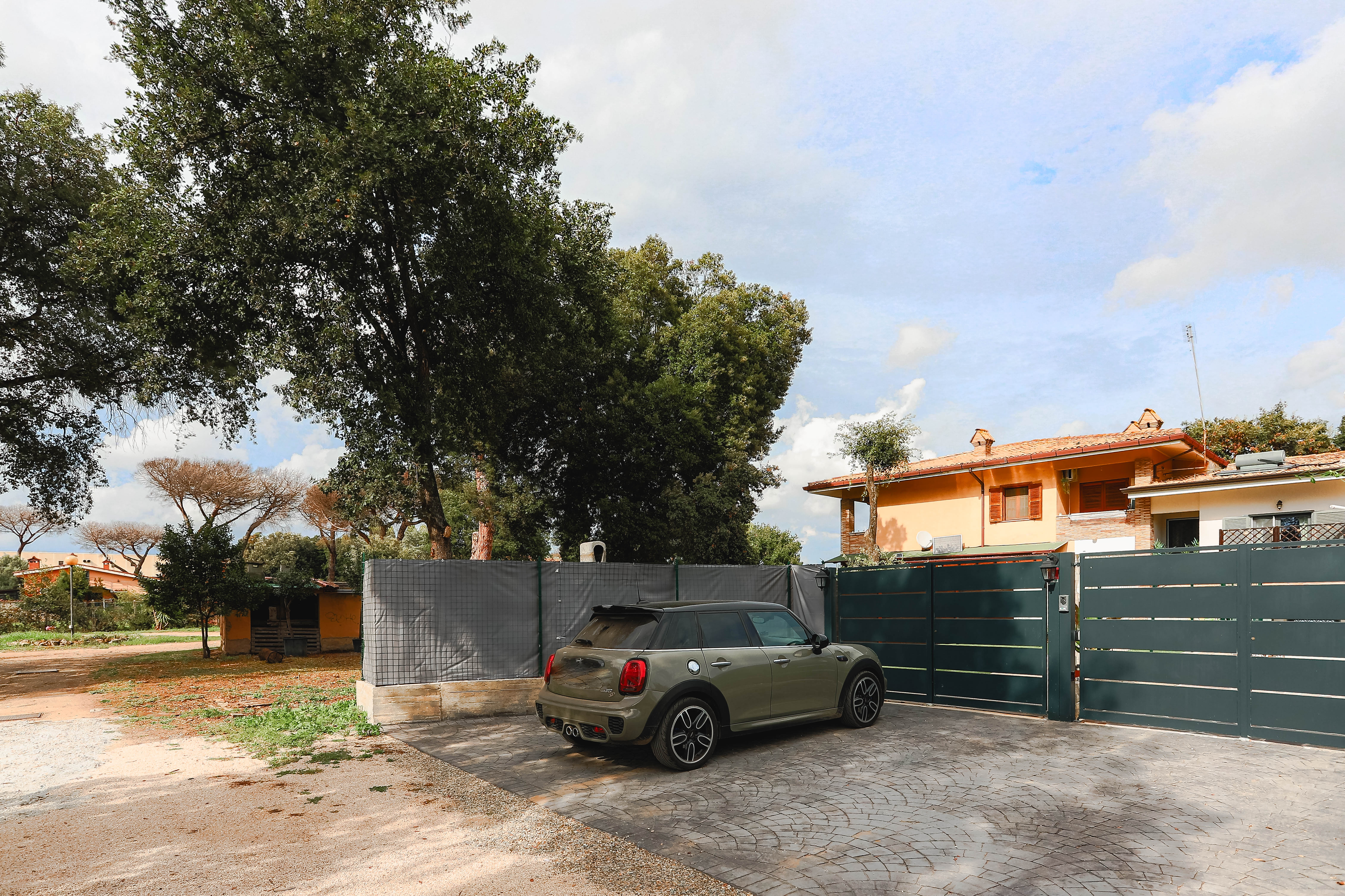 Villino ristrutturato con giardino privato di 130 mq in vendita a Macchia Palocco