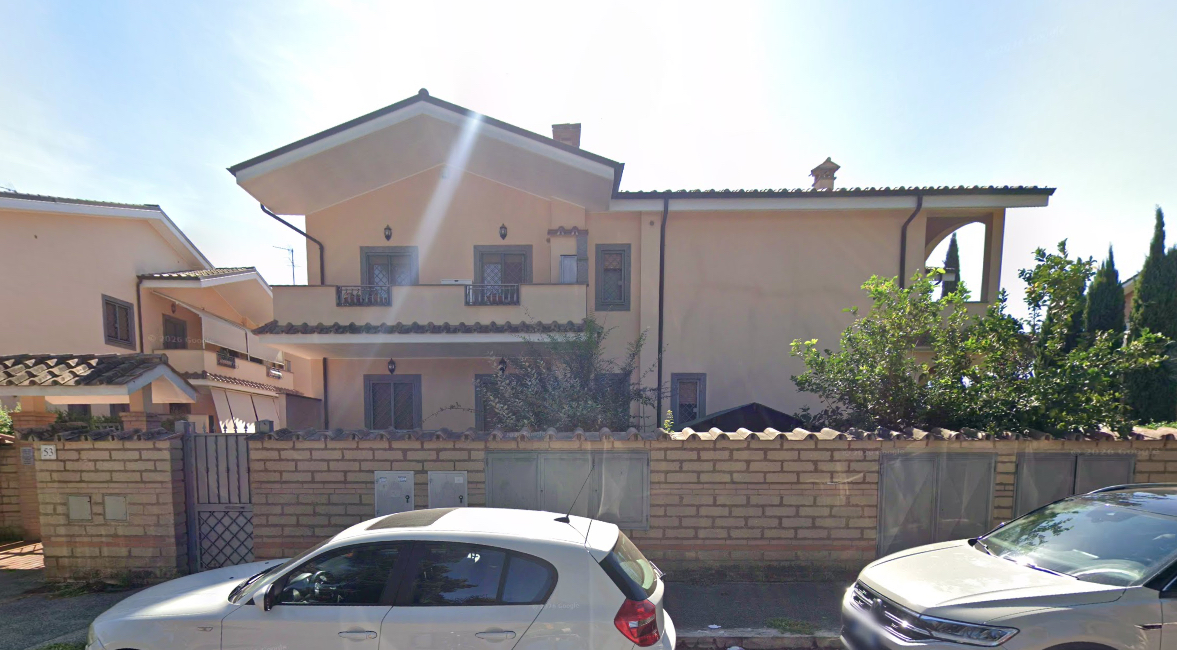 Bilocale con giardino privato di 50 mq all'Infernetto