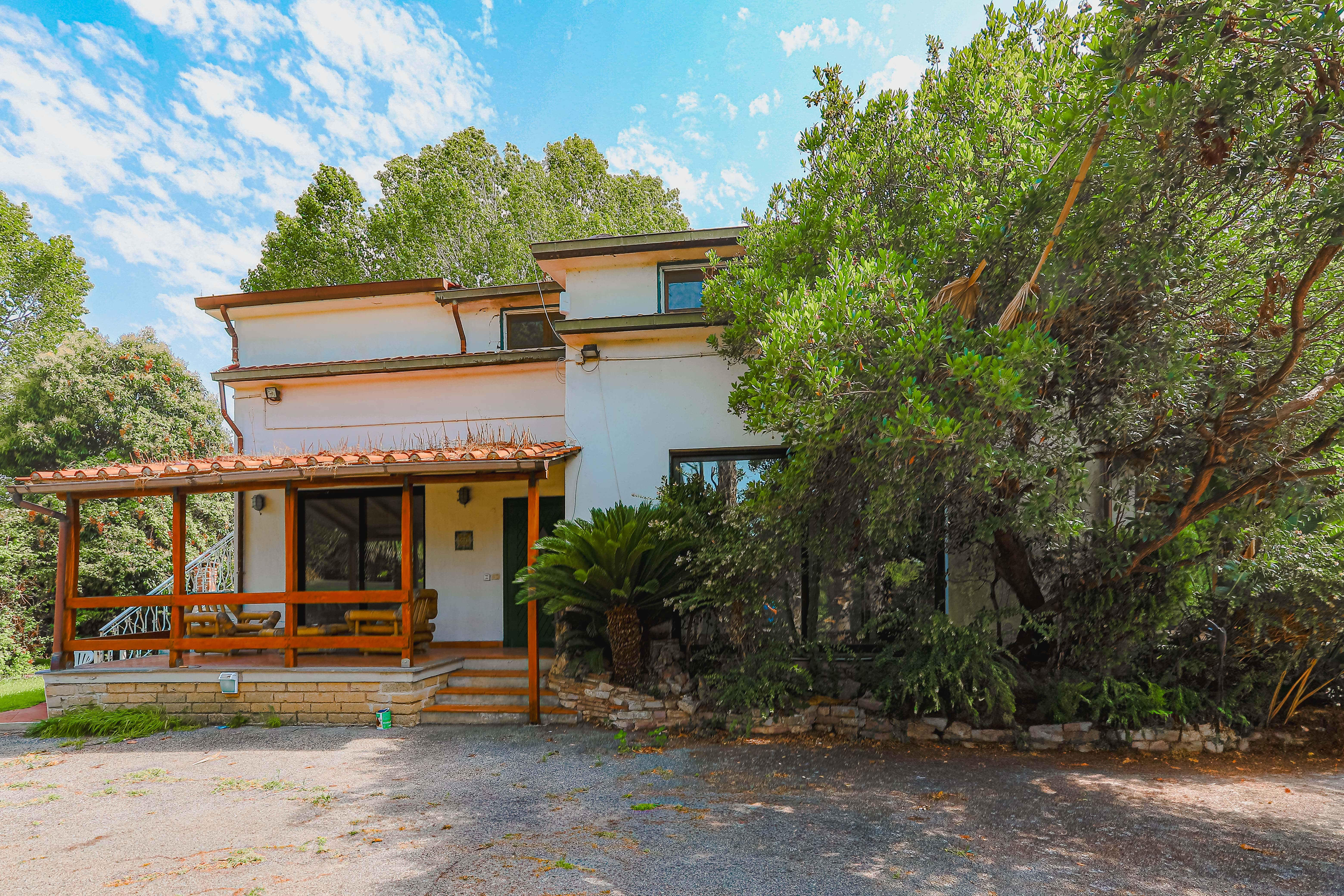 Villa indipendente con ampio giardino a Casalpalocco – Un’oasi di tranquillità foto 4