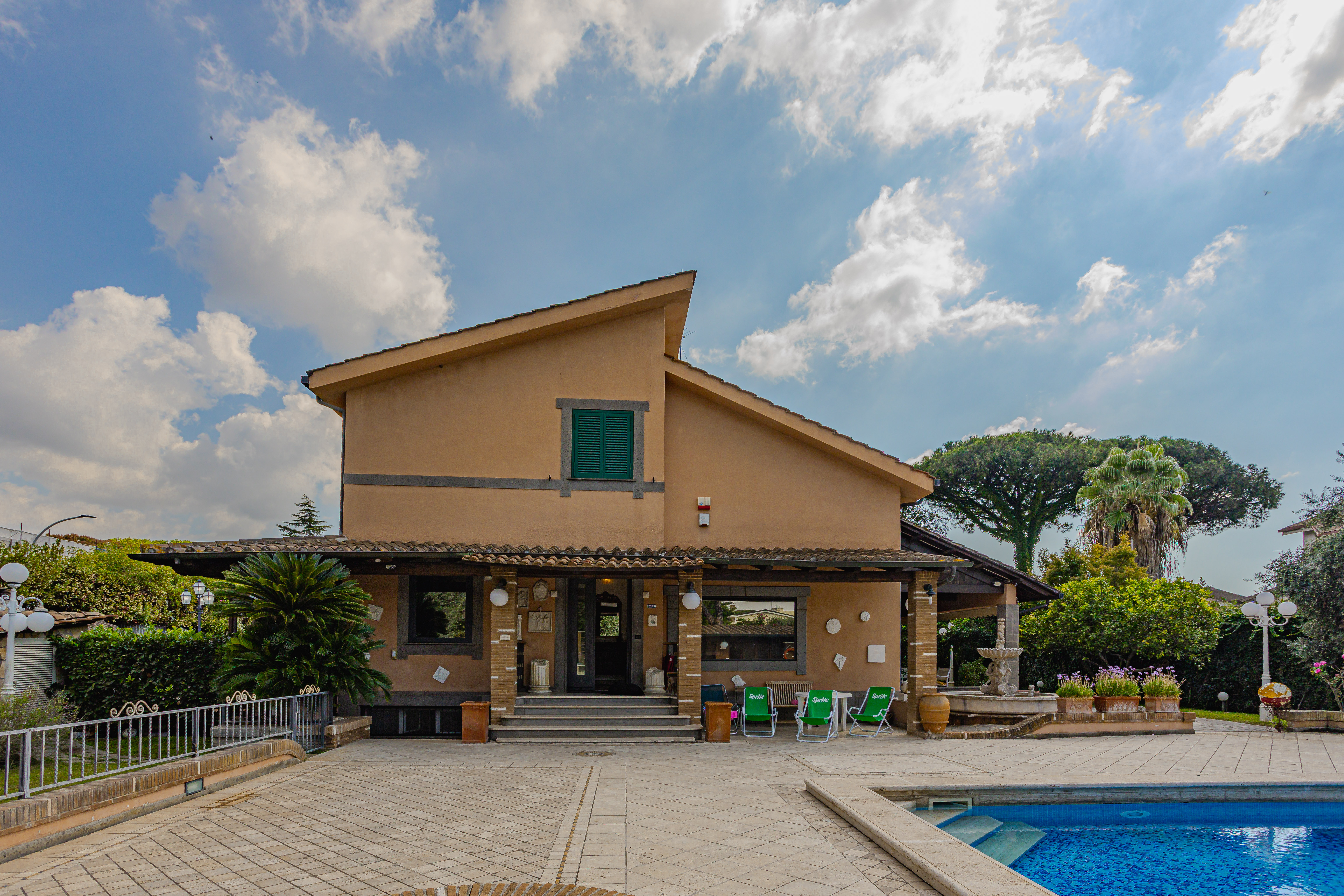 Esclusiva Villa con Parco e Piscina - Roma Axa 3